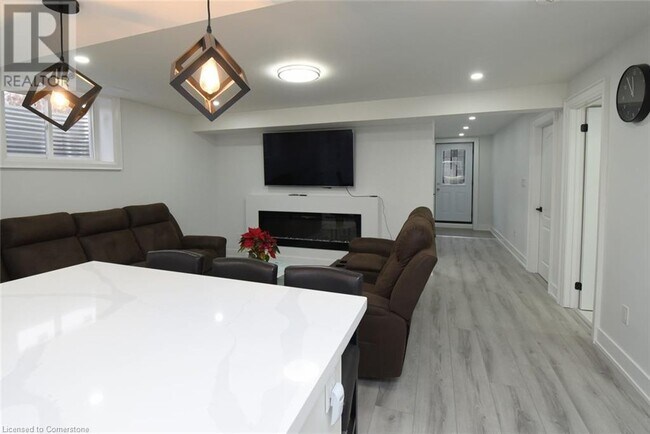 Building Photo - 20 Greti Dr