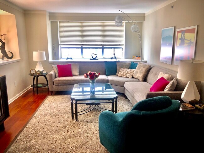 Living room - 400 Beale St