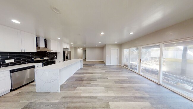 Foto del edificio - 4BD/2 BA Close Walk to Campus