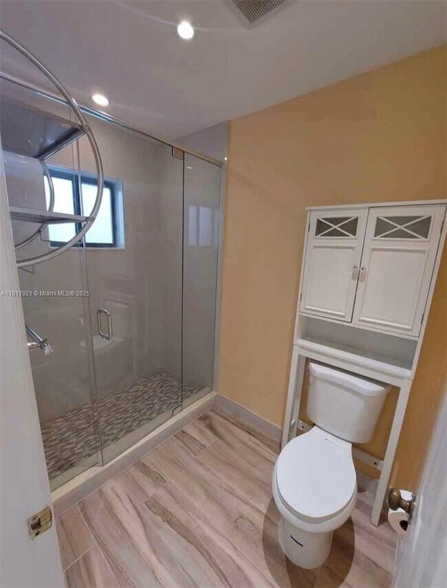 Foto del edificio - 1050 SW 137th Ct