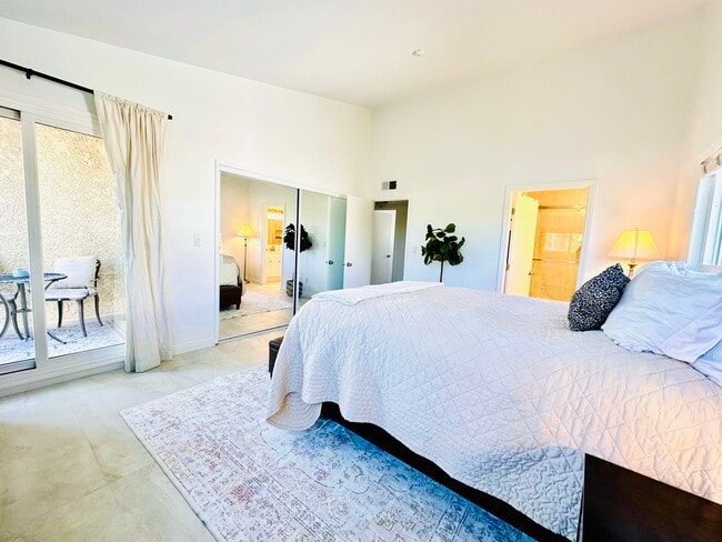 Dormitorio principal1.2 - 1307 Aviation Blvd