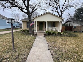 Building Photo - 908 N 9th St