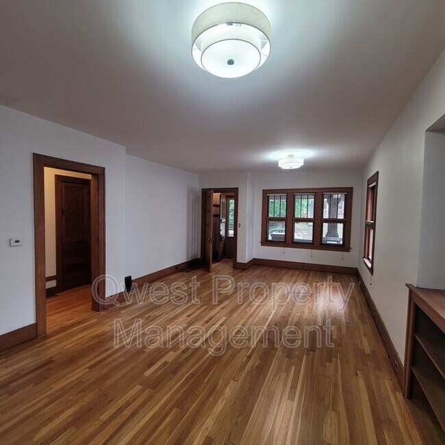Foto del edificio - 745 Hawthorne St NE