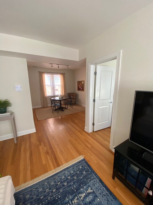 Foto del edificio - 1228 Elmwood Ave