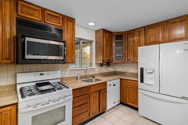 Foto del edificio - 12006 Glenpark Dr