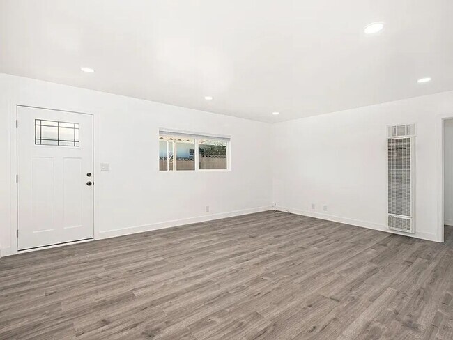 Foto del edificio - Eastside Costa Mesa Upgraded 2 bed, 1 bath