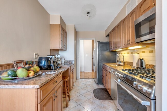 Photo - 2000 Linwood Ave Apartment