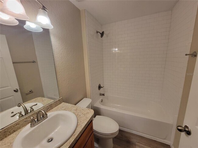 Foto del edificio - 7009 Hemlock Crse