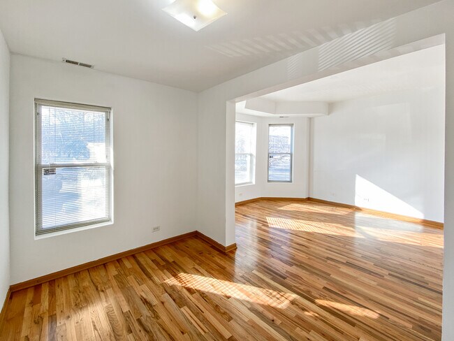 Foto del edificio - 2153 N Humboldt Blvd