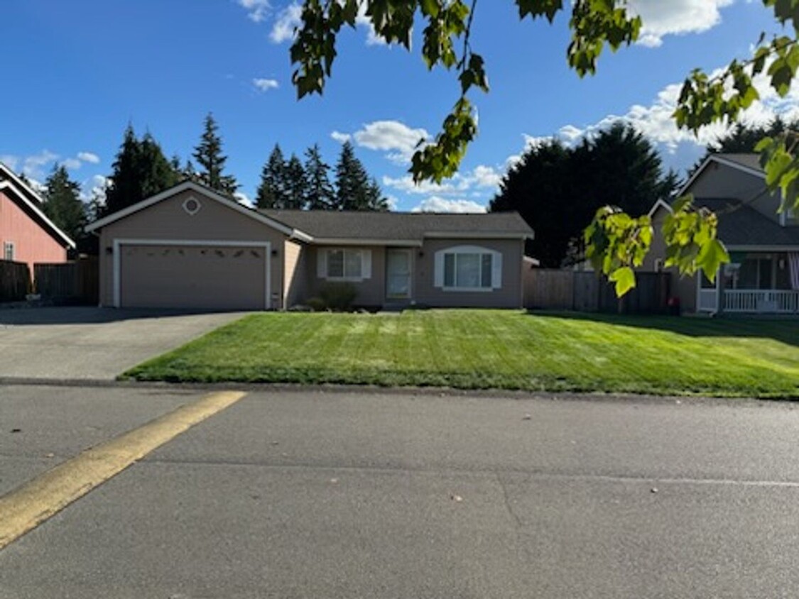 Foto principal - Quiet and Comfortable Spanaway 3bd, 2 bath...