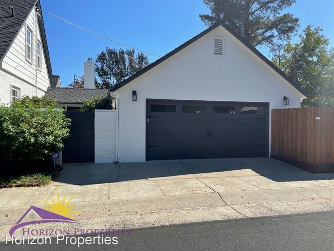 Building Photo - 5 br, 3.5 bath House - 1600 3rd Ave