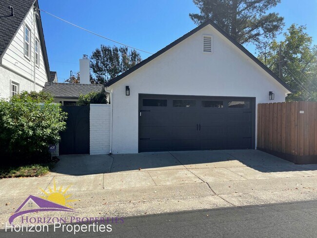 Foto del edificio - 5 br, 3.5 bath House - 1600 3rd Ave