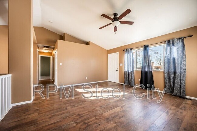 Building Photo - 4645 Ridge Dr