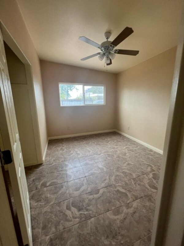 Building Photo - 233 1/2 E Valencia Dr