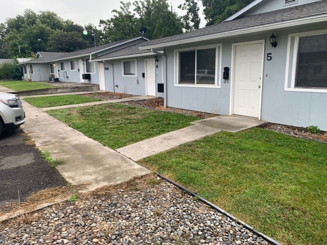 Foto principal - 2 Bed/1 Bath Apartment in Clarkston, WA