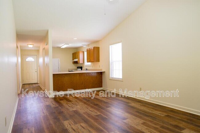 Building Photo - 105 Bruceview Circle