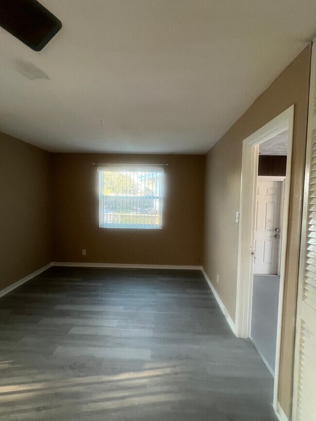 Foto del edificio - 1352 Beacon Dr