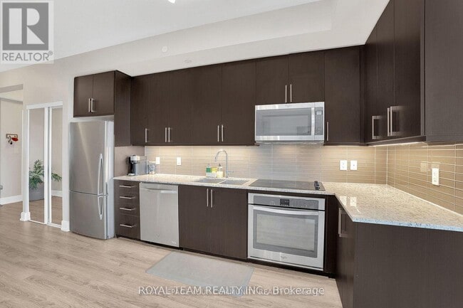 Photo du bâtiment - 9600 Yonge St