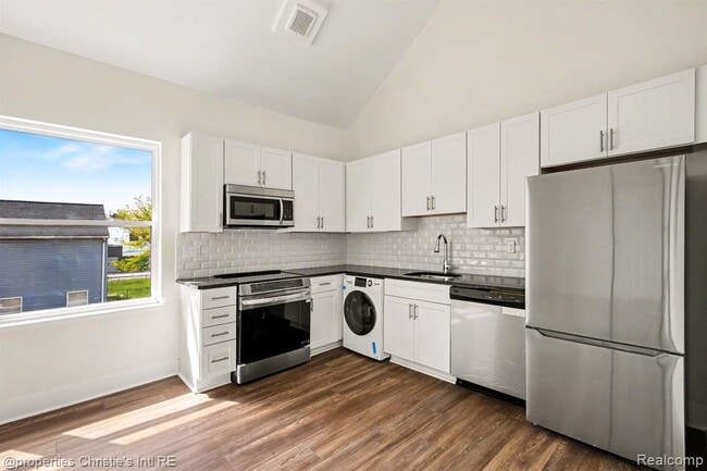 Building Photo - 4735 Rohns St
