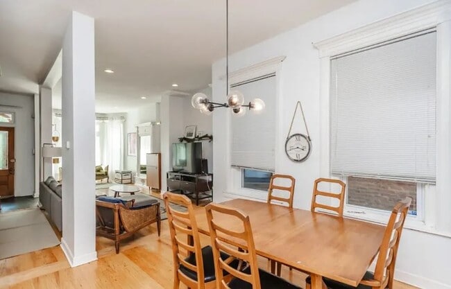 Foto del edificio - 4805 S Langley Ave