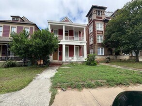 Building Photo - 871 Mulberry St