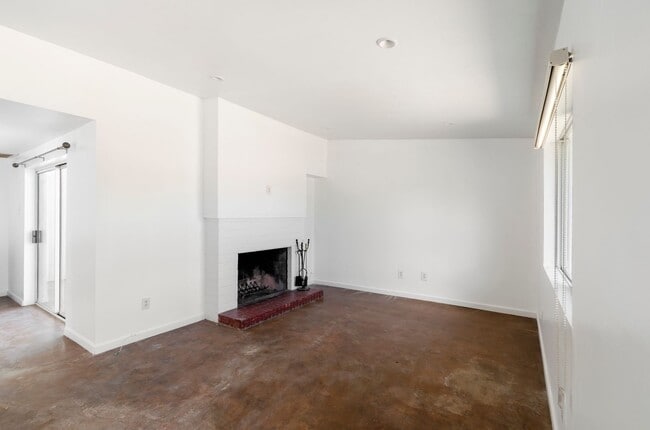 Building Photo - Waverly