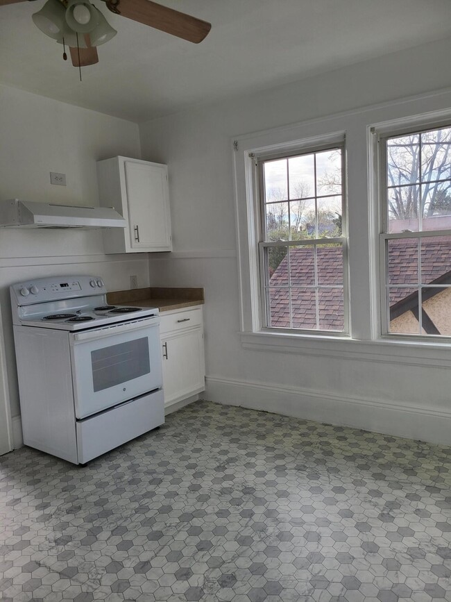 Building Photo - 3214 Forest Hill Ave NW