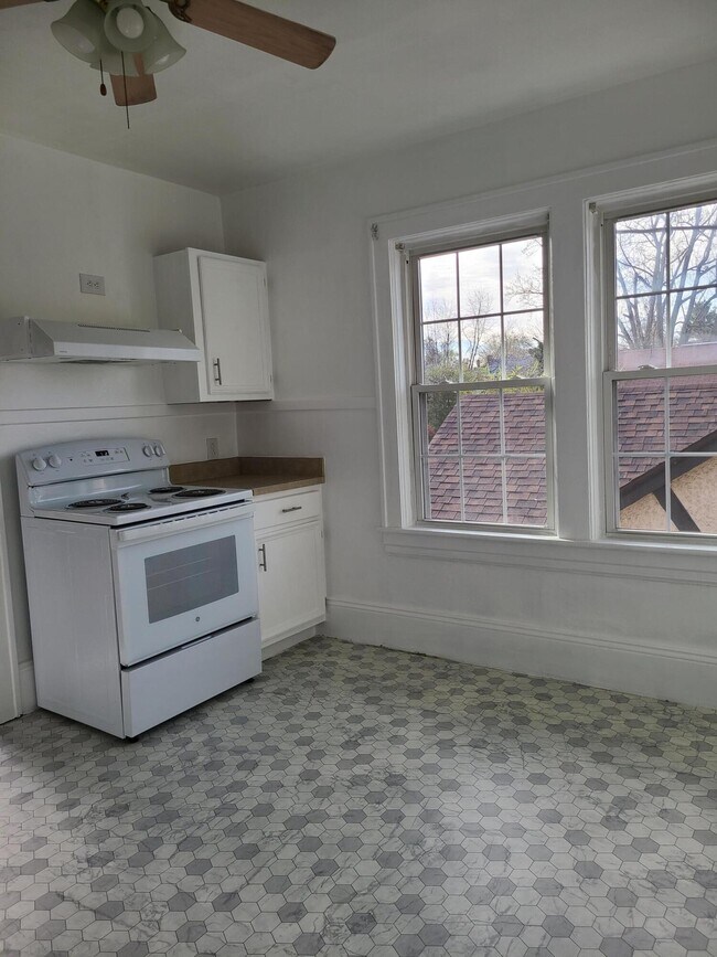 Foto del edificio - 3214 Forest Hill Ave NW