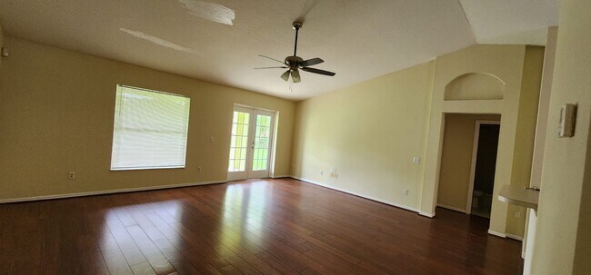 Foto del edificio - 6122 NW E Deville Cir