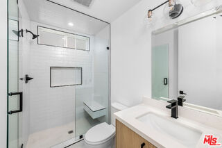 Foto del edificio - 4333 Dixie Canyon Ave