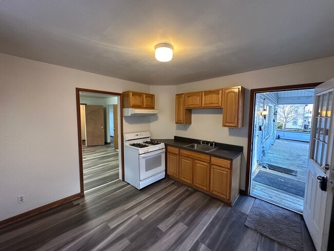 Building Photo - nbr214