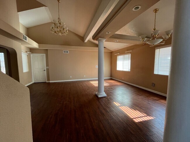 Foto del edificio - Silver lakes -Lake Front Home, Apply today!!