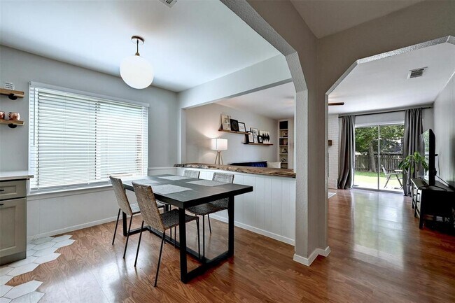 Building Photo - 4613 Cedargrove Dr