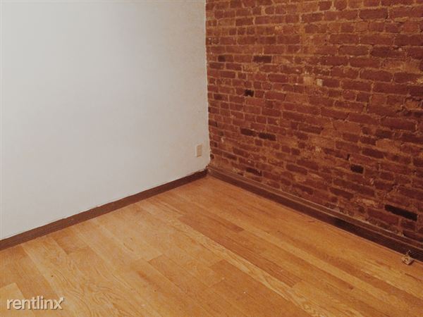 Building Photo - 108 India St