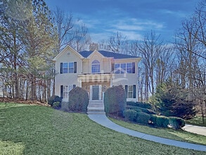 Building Photo - 1045 Fieldstone Dr