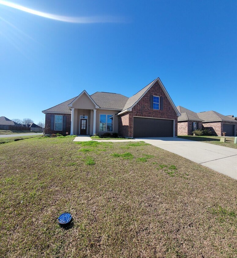 101 Green Mountain Ridge St, Youngsville, LA 70592 House Rental in