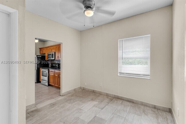 Foto del edificio - 285 NW 44th St