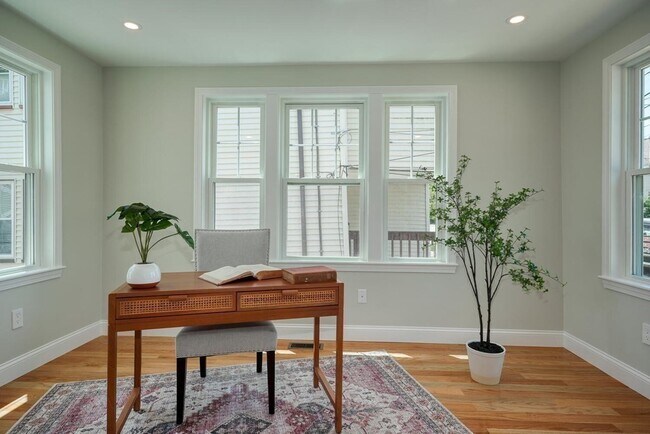 Building Photo - 108 Varnum St