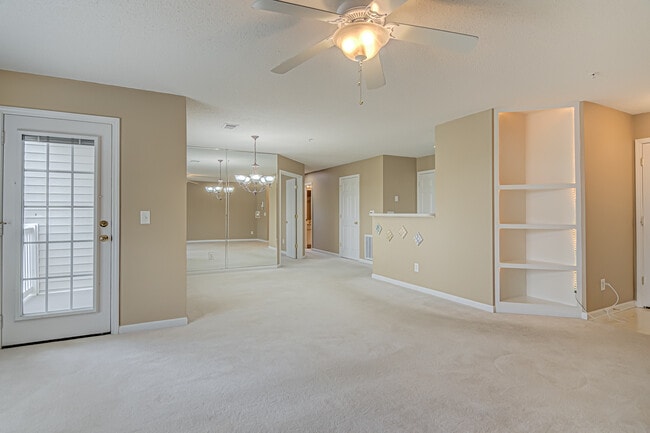 Foto del edificio - 6113 Hedgecock Cir