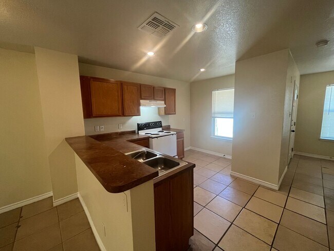 Building Photo - 4602 Swann Ln