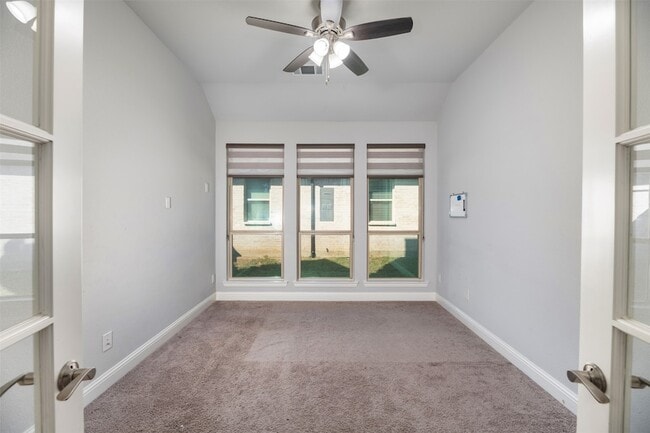 Building Photo - 1104 Knoll St