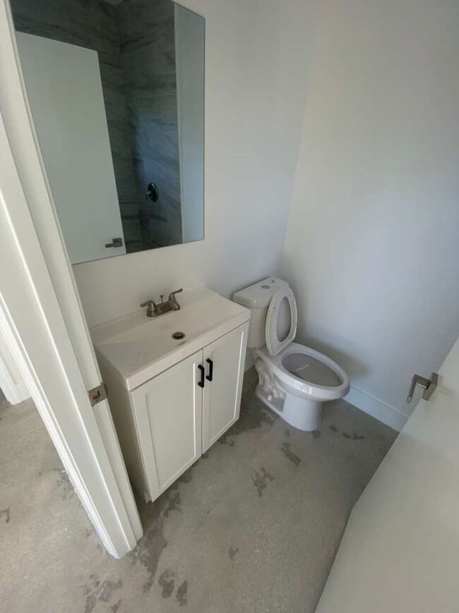 Photo - Elegworld 6233 NW Townhome