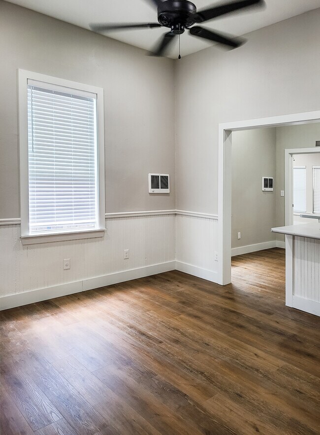 Foto principal - 1206 E carson