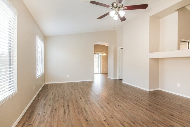 Foto del edificio - 14841 W Redfield Rd
