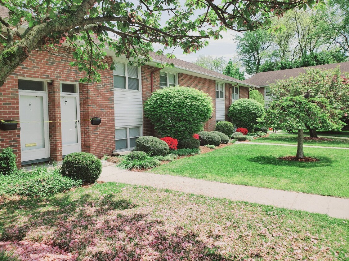 Foto principal - 8 Willowbrook Court, Stamford, CT 06902 - ...