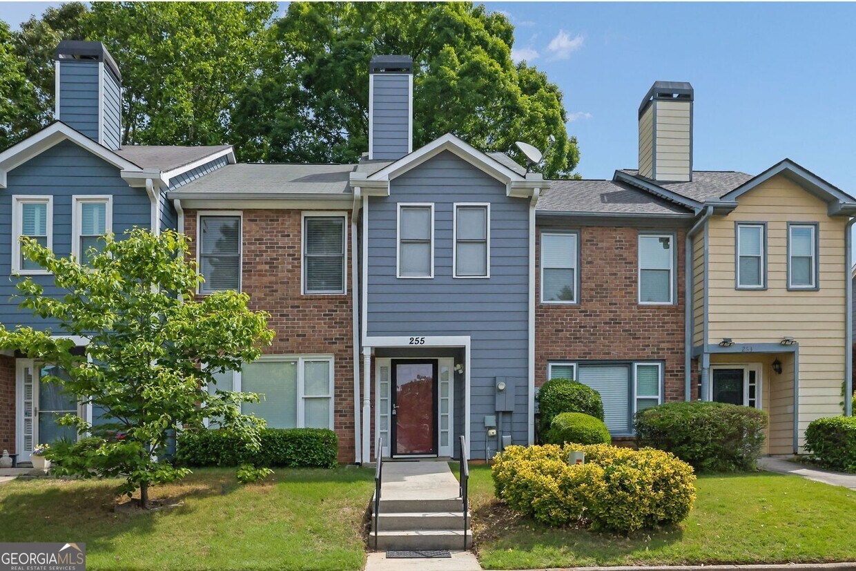 Foto principal - 255 Triple Oaks Dr