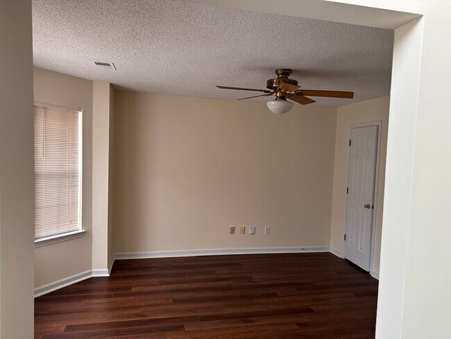 Foto del edificio - 3475 Spring Mesa Dr