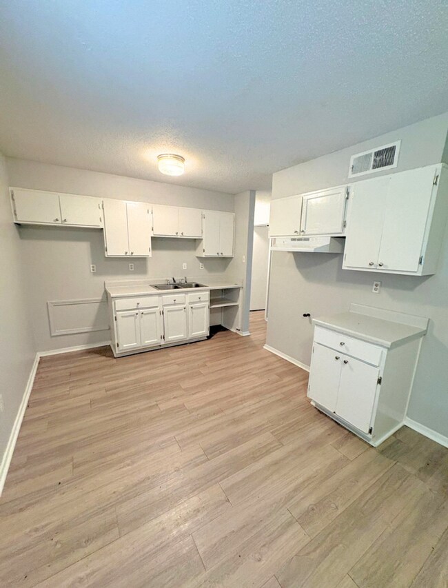 Foto del edificio - 3666 Bluff Wood Dr