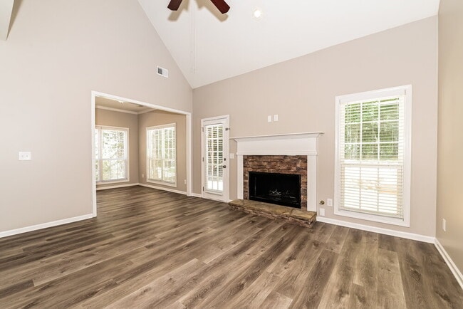 Building Photo - 26 Saddlewood