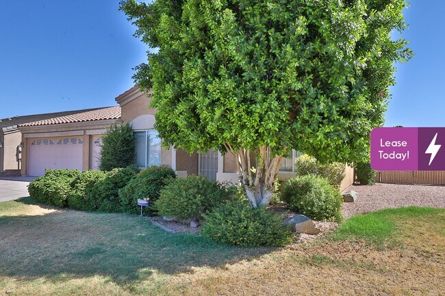 Building Photo - 841 S Sabrina